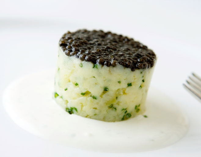 Kartoffeltörtchen mit Kaviar von 2-Sterne-Köchin Douce Steiner