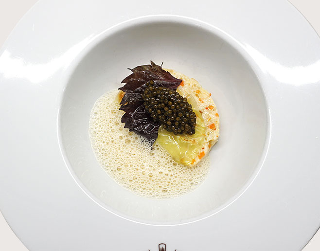 Royal Caviar Rezept Jakobsmuschel-King-Crab-Terrine mit Filderkraut und Yuzu-Buttersauce von Küchendirektor Roel Lintermans
