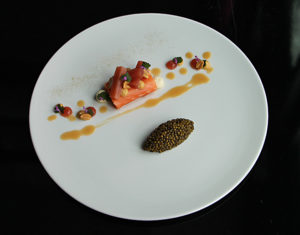 Royal Caviar Rezept - Glen Douglas Lachs mit Rhabarber, Erdnuss und Curry Maharadja